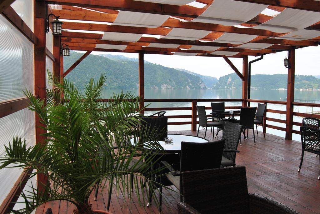 Pension La Ponton Ешелница Экстерьер фото
