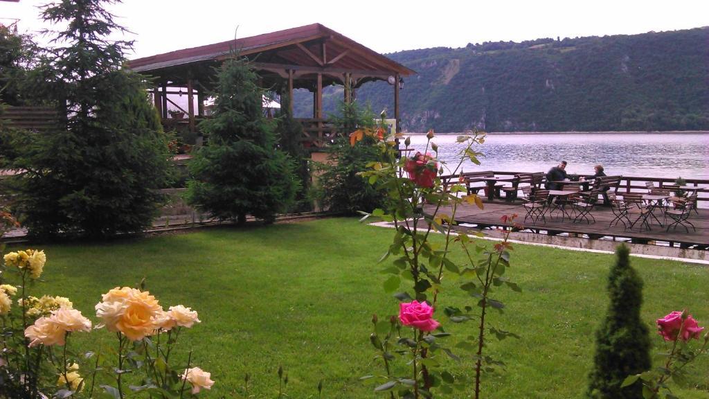Pension La Ponton Ешелница Экстерьер фото