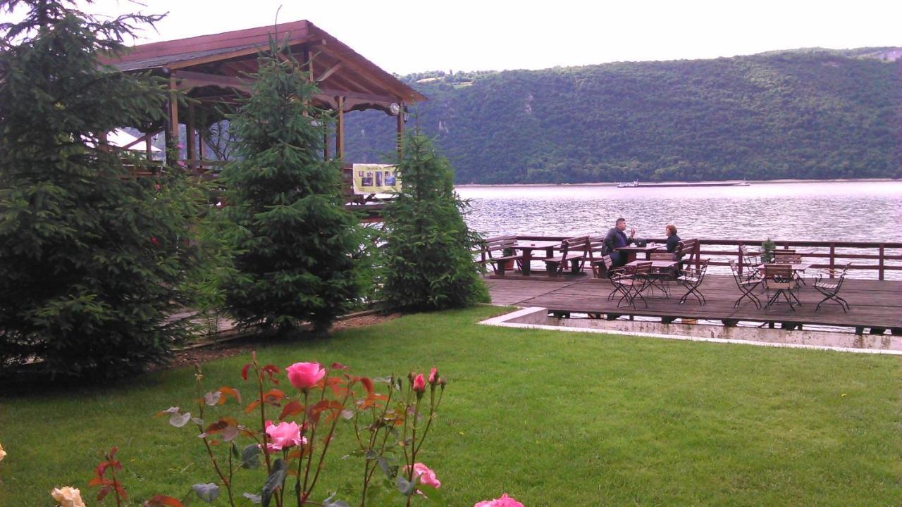 Pension La Ponton Ешелница Экстерьер фото